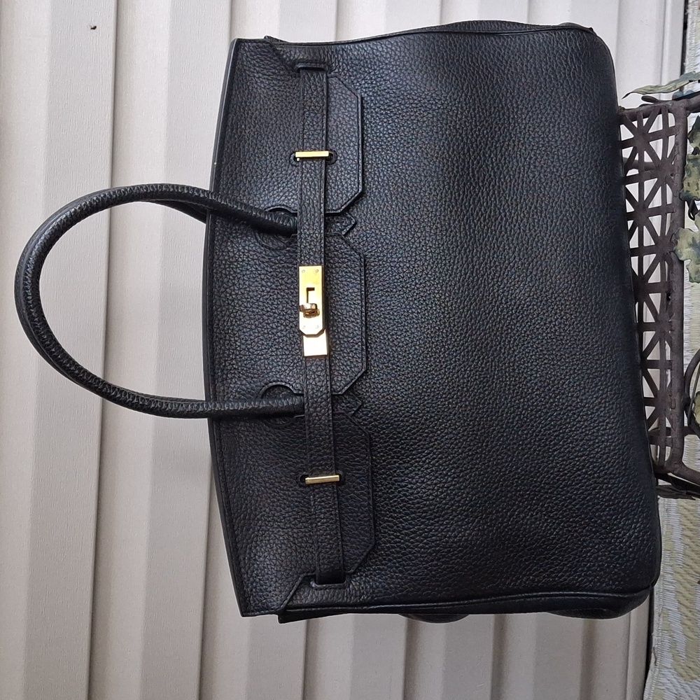 Elegant Black Leather Handbag